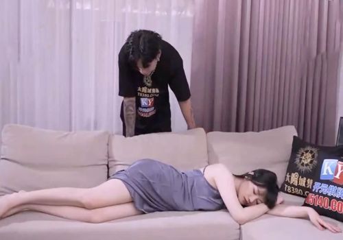 Cậu con tranh thủ mây mưa với mẹ kế gợi cảm lúc đêm khuya