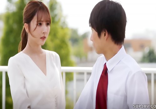 Cậu nam sinh may mắn khi được cô giáo Mikami Yua chiều tình