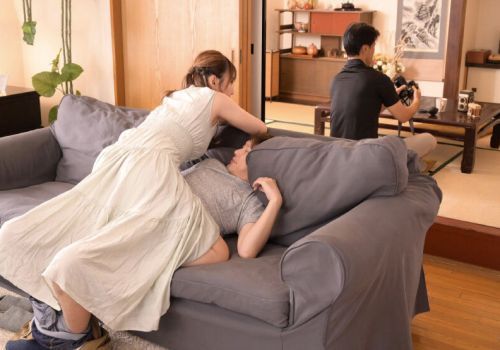 Chị dâu khao khát làm tình bí mật với cậu em chồng