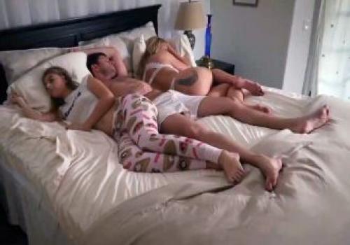 Con gái tuổi nứng bướm thèm ngủ chung đêm