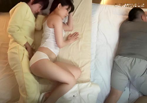 Nam sinh giữa đêm nứng đòi địt mẹ kế trẻ